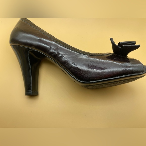 Sofft Women's Sz 9.5M Purple Patent Leather Peep Toe Heels Black Bows, Preowned - Picture 9 of 14